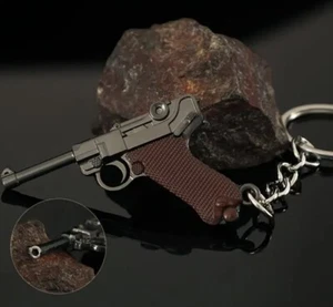 Mini German WWII Luger Pistol Gun Shaped Keyring Premium Keychain Gift UK - Foto 1 di 5