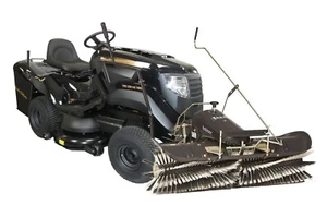 STIGA Black Edition Pro 226/102 Twin H Gartentraktor inkl. TK520 Kehrmaschine - Bild 1 von 14