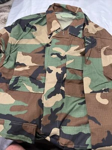 Woodland Camo BDU Coat/shirt Size Small Regular 4 Pocket New Old Stock Gov Iss - Picture 1 of 6