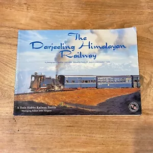 The Darjeeling Himalayan Railway A Photographic Profile 1962-1998 PB Train Railway - Imagen 1 de 17