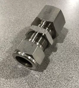 Brennan 3/4" OD Tube Female Bulkhead 316 Stainless Steel - Picture 1 of 5
