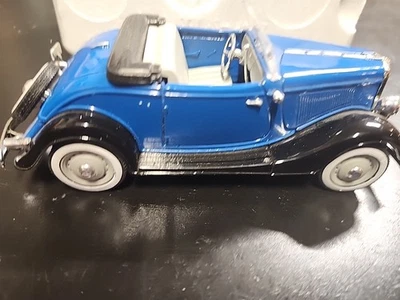 1/32 Scale Blue 1934 Ford V-8 Deluxe Roadster Diecast Model SS-T5390 Open Box - Image 1 of 3