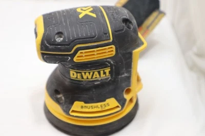 LIJADORA DE PALMA ÓRBITA ALEATORIA SIN ESCOBILLAS DEWALT 20V MAX XR (SOLO HERRAMIENTA) MODELO # DCW210 Foto 1 de 4