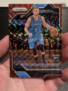 2016-17 Panini Prizm Mosaic Red Domantas Sabonis #25 Rookie RC - Foto 1 di 6