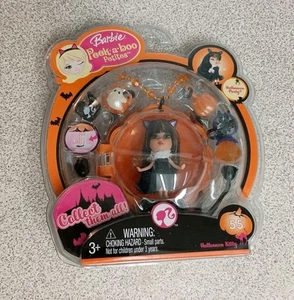 NUEVO EN CAJA Barbie Peek-a-boo Petites Halloween Fiesta Muñeca #55 Halloween Kitty NUEVO - Imagen 1 de 6