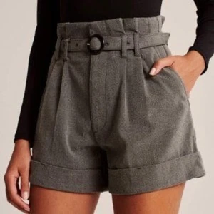 Abercrombie & Fitch Gray High Waist Buckle Belted Cuffed Shorts Womens XS - Picture 1 of 6