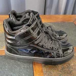 Alexandra Collection Glossy Sneaker Size 5 - Picture 1 of 7