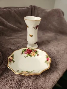 Royal Albert Old Country Roses Oval Trinket Dish and Vase both 5 1/2" - Picture 1 of 4