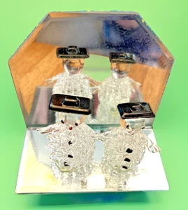Two Snowmen on mirrored bottom and back - Picture 1 of 3