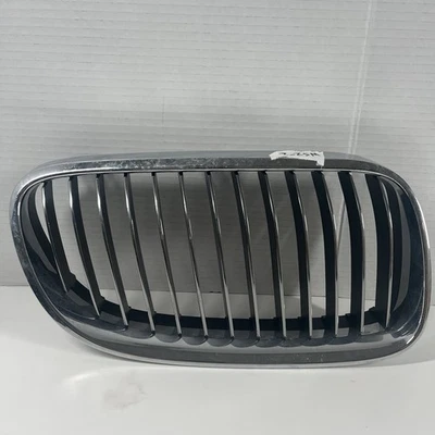 USADO 2011 - 2013 BMW 328i 335i GRILL FRONTAL DIREITO SUPERIOR 51-13-7-254-968 FABRICANTE DE EQUIPAMENTO ORIGINAL - Imagem 1 de 4