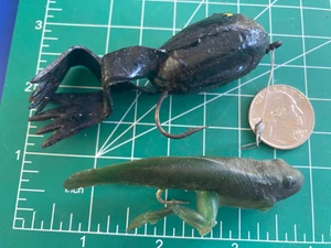 SET 2 FROSCH KAULQUAPPE BILL PLUMMER SCHWARZ SUPERFROSCH TOPWATER ANGELKÖDER UNKRAUTFREI - Bild 1 von 9