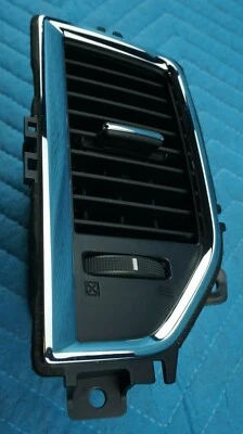 Rejilla de ventilación de aire central lado del pasajero Nissan Titan XD 2016-2021 FABRICANTE DE EQUIPOS ORIGINALES Foto 1 de 4