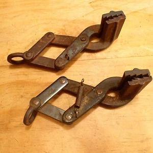 Pair of Vintage Carpet Pullers - Textile Clamp - Claw Clamp - Simanco Sewing - Picture 1 of 12