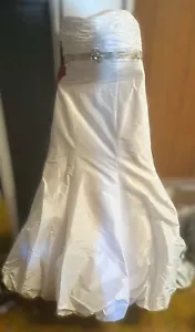 Allure Brides Wedding Dress And Veil - Picture 1 of 9