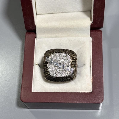 Anillo Copa Stanley Réplica Brian Leetch New York Rangers 1994 con caja de exhibición Foto 1 de 4