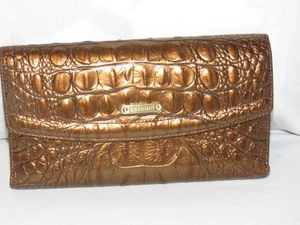 Cartera Brahmin bronce metálico estampado cocodrilo - Imagen 1 de 4