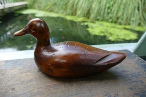 Vintage Wooden hand carved duck- 20cm long x 9cm wide x 9cm high- Lovely finish - Picture 1 of 8