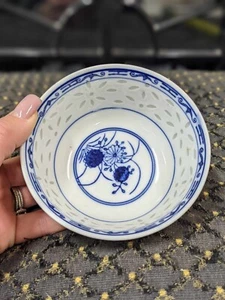 Vintage Porcelain Japan Rice Grain Bowl Chrysanthemums Blue White 4.5" - Picture 1 of 5
