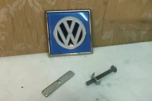 NOS CLASSIC VOLKSWAGEN GRIGLIA ANTERIORE BADGE CENTRALE GOLF MK1 MK2 GTI - Foto 1 di 5