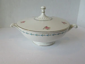 Superior HALL Quality Dinnerware ROSE Handled Casserole Dish w Cover Lid - Picture 1 of 10
