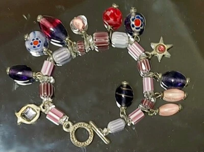 Pulsera colgante y cuentas de vidrio púrpura Foto 1 de 4