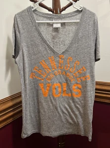 Camisa Victoria Secret Tennessee Volunteers Adulto Grande Gris Gráfico Camiseta Vols - Imagen 1 de 5