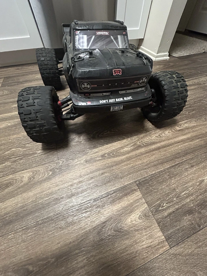 Arrma Outcast 1/5 8S BLX EXB Cuerpo Rollo Jaula Clips Negro Rojo Pintado Foto 1 de 4