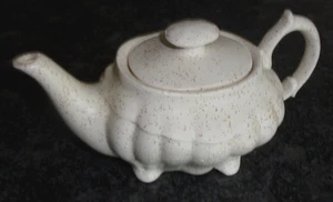 TEA POT  Aladdin Footed IVORY SPRINKLED Ceramic  Marked ARNEL'S  Mid-Century - Picture 1 of 8