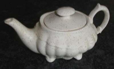 TEA POT  Aladdin Footed IVORY SPRINKLED Ceramic  Marked ARNEL'S  Mid-Century - image 1 of 4