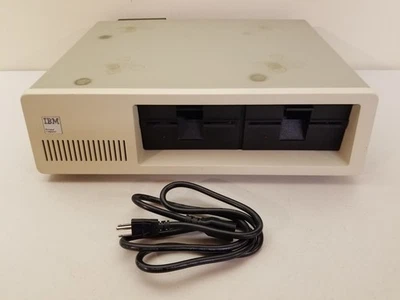 Vintage 1981 IBM Model 5150 Computer mit Netzkabel - EINSCHALTEN - UNGETESTET - Bild 1 von 4