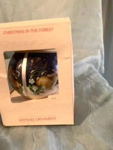 Bola de cristal Hallmark Keepsake Christmas In The Forest 1981 - Imagen 1 de 5