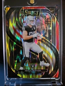 Panini Select 2024 - Premier Level Brock Bowers #118 rojo y amarillo amortiguador Prizm radiocontrol - Imagen 1 de 2