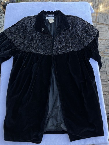 Cappotto nero floreale vintage Italia Roma Fendi 365 di Contir Neiman Marcus 44
