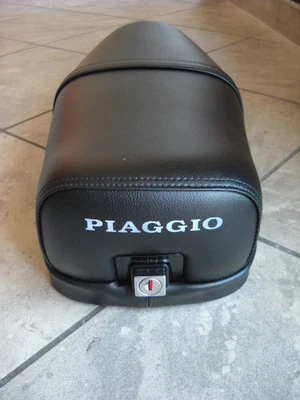 SELLA BIPOSTO VESPA 50 SPECIAL / 125 PRIMAVERA ET3 CON SERRATURA (COLORE NERO) - Immagine 1 di 4