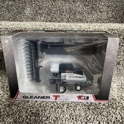 2025 SpecCast 1:64 Gleaner T81 Combine with Corn & Grain Heads NEW!! - Image 1 of 4