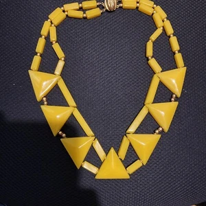 Vintage Yellow / Butterscotch Triangle Plastic Choker With Gold Tone Beads - Picture 1 of 13