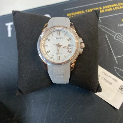 Relógio feminino Citizen Weekender rosa tom dourado aço inoxidável Eco-Drive #19 - Imagem 1 de 4