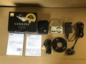 NIXON COOLPIX S225 DIGITALKAMERA MIT LADEGERÄT BEDIENUNGSANLEITUNG UND DISC GEBRAUCHT FUNKTIONIERT - Bild 1 von 8
