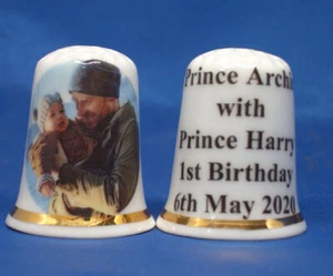 Birchcroft Fingerhut -- Prinz Archie 1. Geburtstag mit kostenloser Kuppelbox - Bild 1 von 3