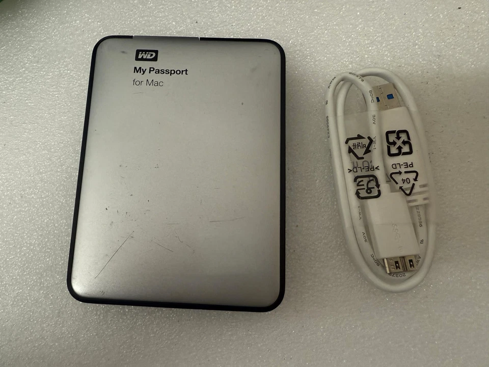 WD My Passport for Mac 1TB WDBLUZ0010BSL-01 External Hard Drive Silver USB 3.0 - Image 1 of 4