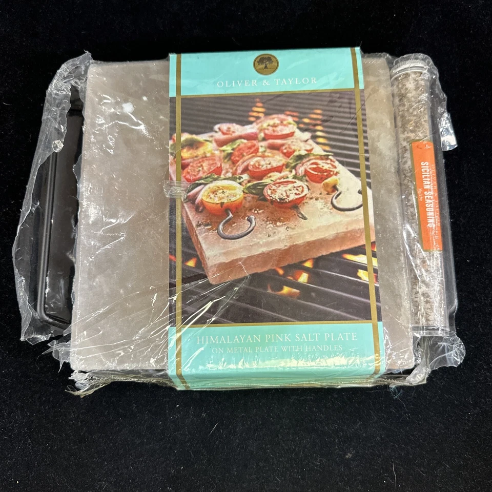 Plato de sal rosa del Himalaya Oliver & Taylor en placa de metal con asas Foto 1 de 4