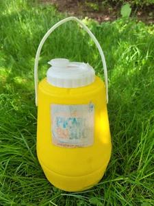 Vintage Yellow Handled Picnic Jug 80 oz Capacity Carry Pitcher Travel Retro - Picture 1 of 10