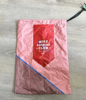 Nike Running Club Pista y Campo Almacenamiento Cordón Pista Zapato Bolsa 17.5"x13.5"  Foto 1 de 2