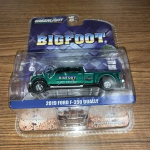 Greenlight 2022 1:64 BIGFOOT 2019 FORD F350 F-350 LARIAT doppia macchina verde - Foto 1 di 6