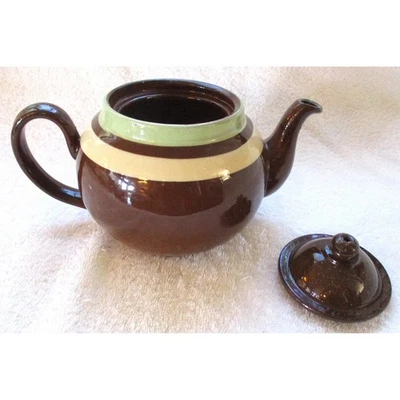 Tetera de cerámica vintage a rayas verde crema hecha en Inglaterra ALB con tapa usada Foto 1 de 3