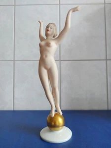 Statua in porcellana - ~ Wallendorf - ~ ballerina - ~ nudo - ~ Fortuna su sfera - ~ circa 30,0 cm di altezza - Foto 1 di 21