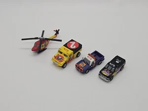 Camiones de carreras todoterreno Hot Wheels Micro Planet, helicóptero calavera y huesos cruzados - Imagen 1 de 6