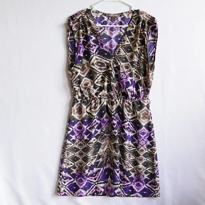 Vestido Charlie Jade Estilo Envolvente Púrpura Patrón Diamante Sol Talla Mediana Foto 1 de 4