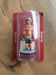 FIGURINE Delprado : POMPIER EN TENUE DE FEU (FRANCE) VENDEE 2010 - Imagen 1 de 1