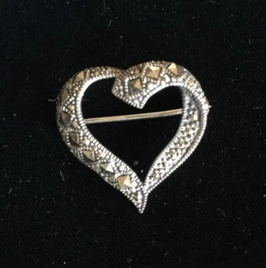 Vintage Marcasite Women’s Heart Shaped Pin Brooch .925 Sterling Silver Jewelry - Picture 1 of 9